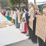 Trump lavishes praise on CDF Munir