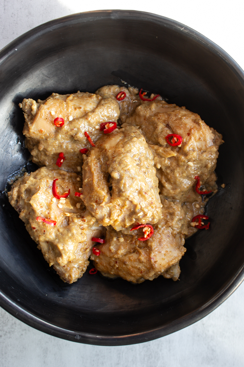 yogurt chicken in black bowl