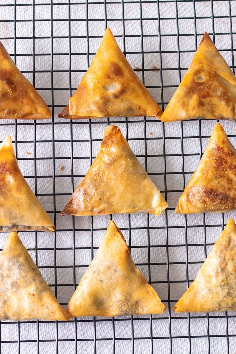 air fried, deep fried and pan fried samosas