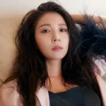 Mark Ruffalo, Wanda Sykes and others wear ‘Be Good’ and ‘ICE Out’ pins at 2026 Golden Globes