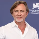 Angelina Jolie opens up about family history of cancer