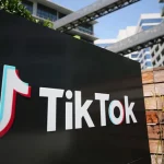 Underarm serves, tweeners and comedy – Alcaraz-Moutet thrill Aussie crowd!