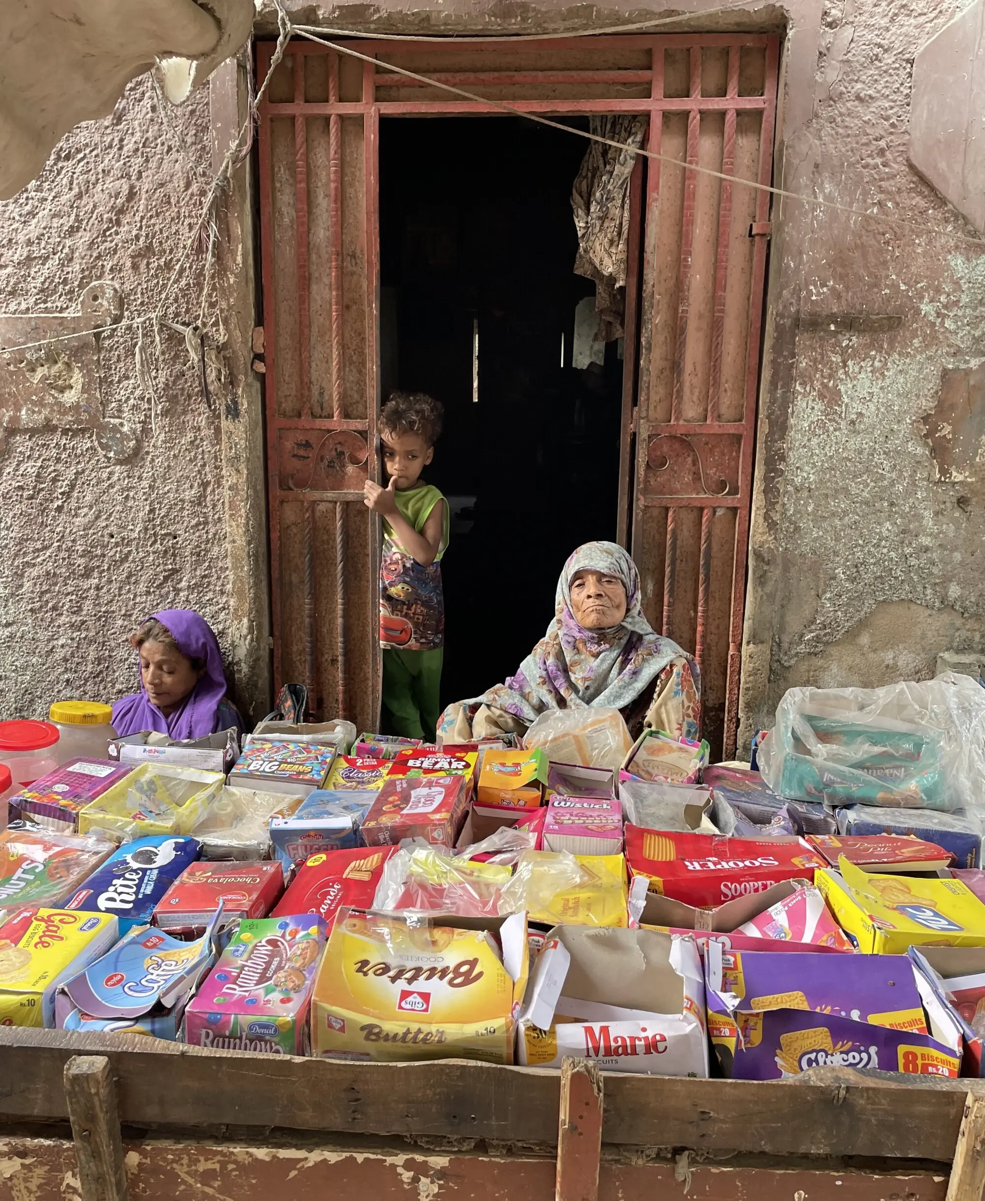 Amma Saeeda and her daughter Hafeeza