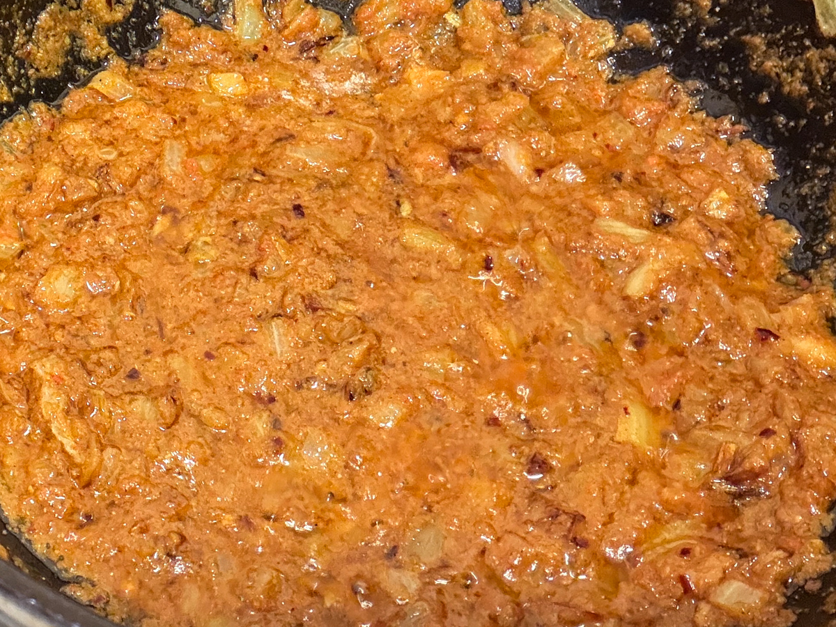 Softened tomatoes and onions in a pot