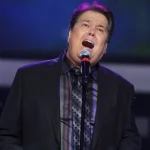 'The Devil Wears Prada 2' stars reunite for glamorous premiere