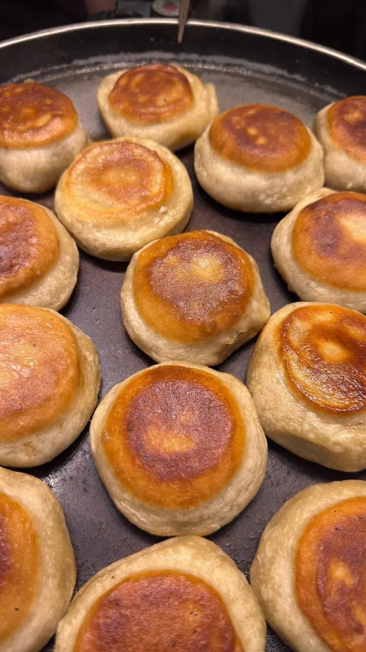 Pan-fried Cinese buns aka xian bing.