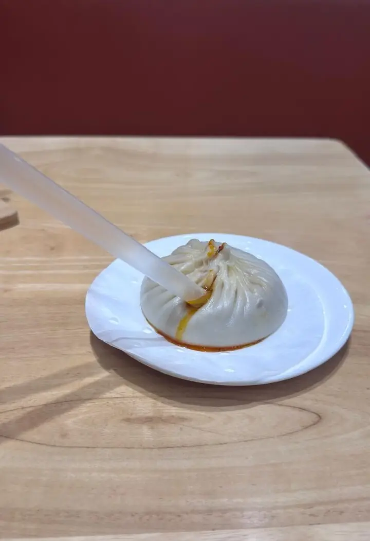 How you’re supposed to have xiao long bao.